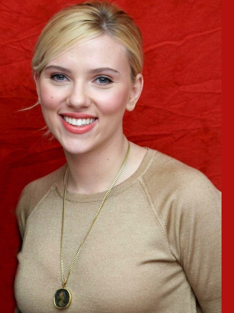 Scarlett Johansson 8.5 x 11 Candid Color Photograph Art Print Photo Collectibles:Photographic Images:Photographs Style Your Walls